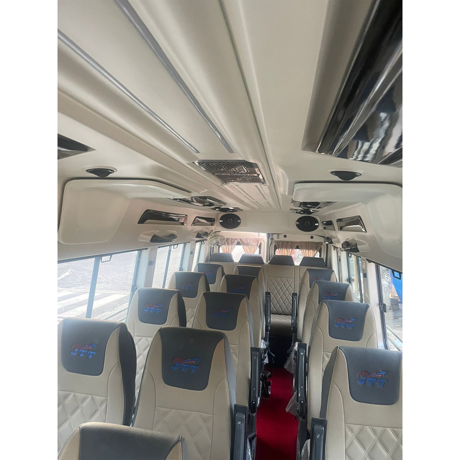 20-seater-luxury-tempo-traveller/1.jpg