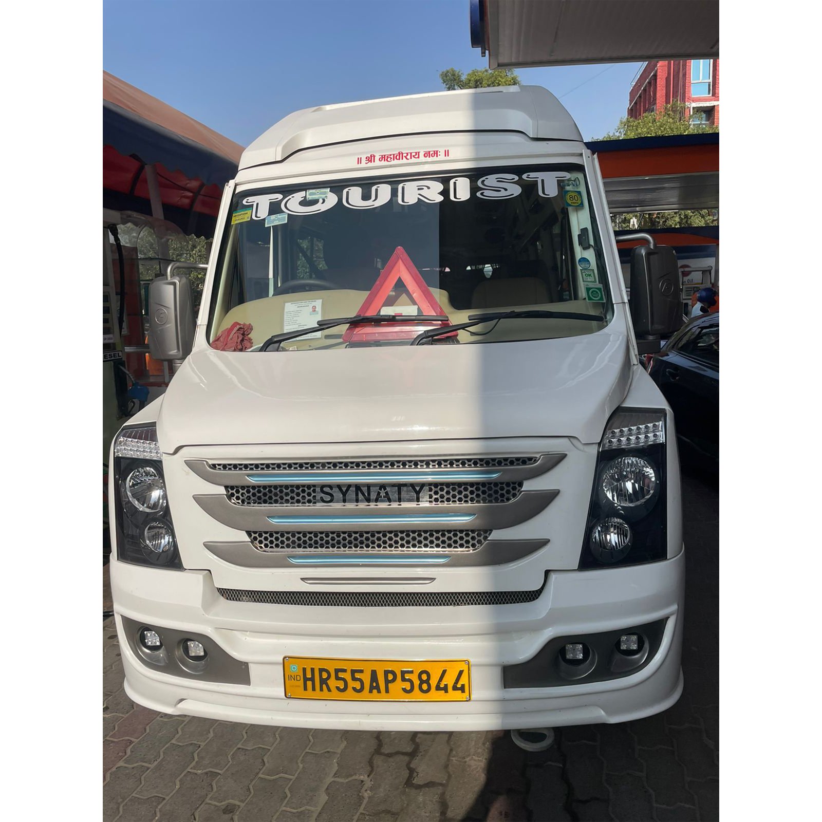 20-seater-luxury-tempo-traveller/3.jpg