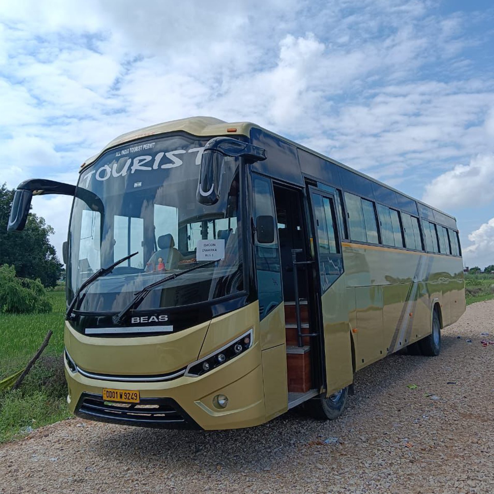 66-seater-deluxe-bus/1.jpg